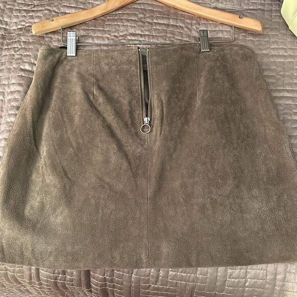 NWT BLANK NYC Suede Mini Skirt In French Taupe Slit Pockets Size 31 - Picture 5 of 5